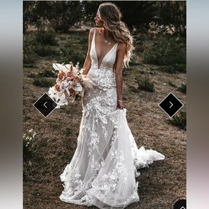 3D Flowers Mermaid Wedding Dress, white, size 8. Boho style.